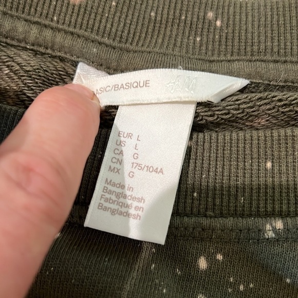 H&M Distressed Bleach Stained Olive Green Sweater Size Large - Picture 4 of 5